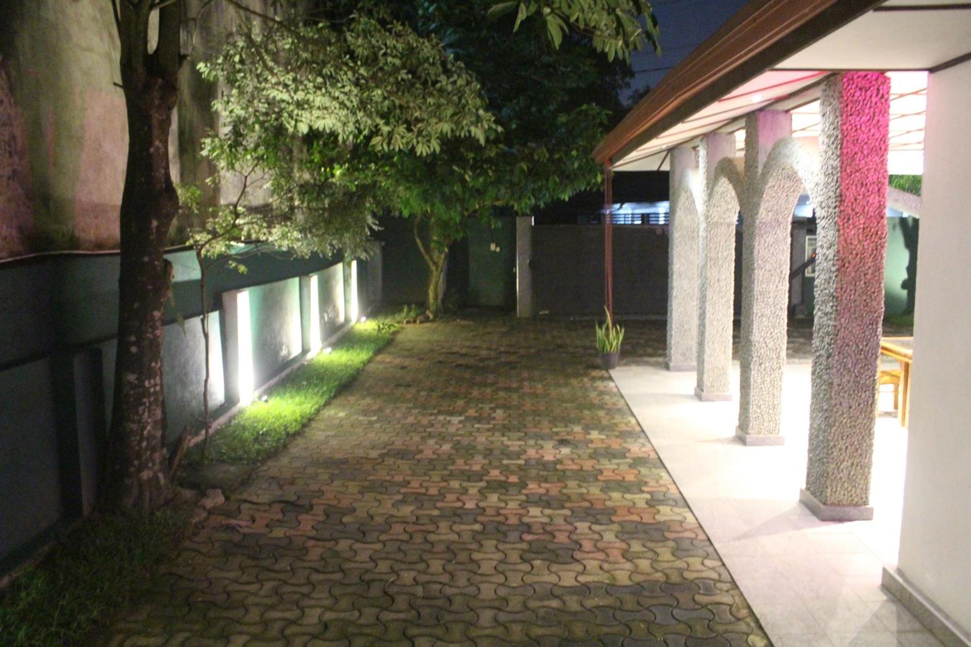 Villaflorence Kadawatha エクステリア 写真